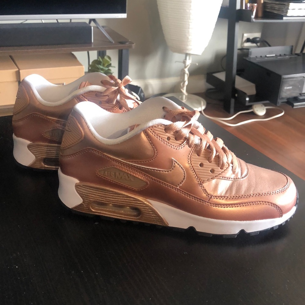 Close to NEW Rose Gold Air Max!!!On sale now